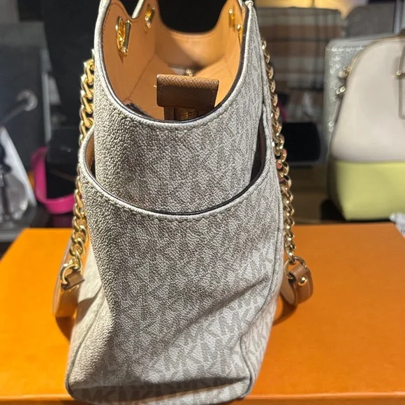 Michael Kors Cream and Gold Tote Bag - Picture 2 of 6